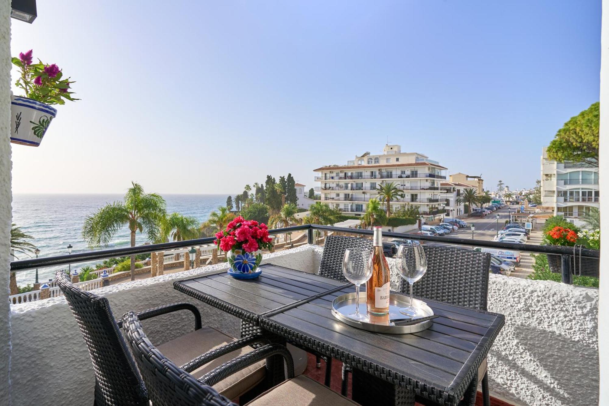 Апартаменти Spectacular Sea Views, 2 Bed,2 Bath Нерха Екстер'єр фото