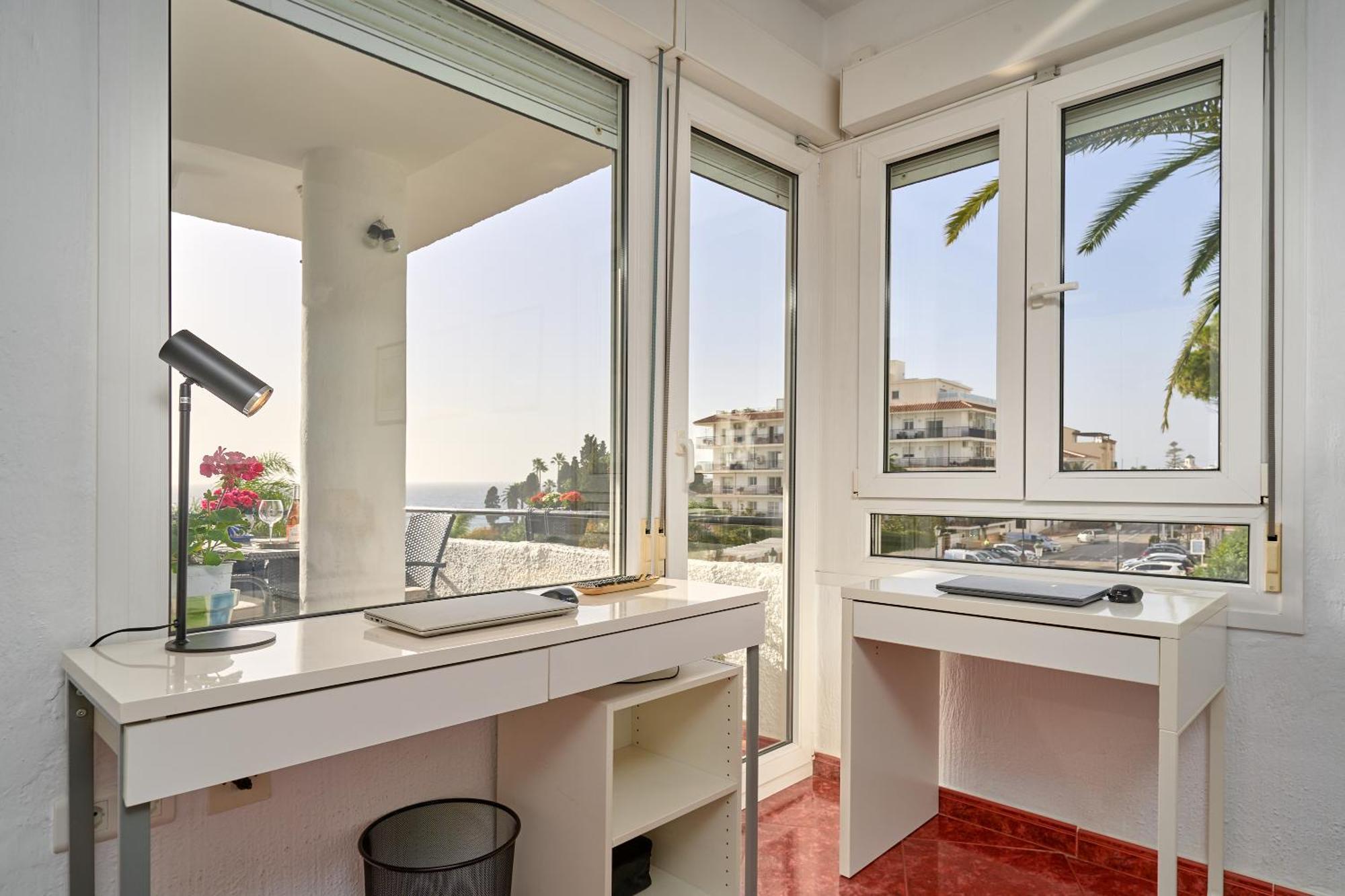 Апартаменти Spectacular Sea Views, 2 Bed,2 Bath Нерха Екстер'єр фото