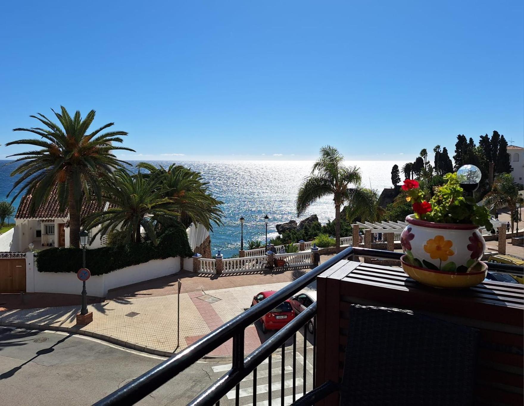 Апартаменти Spectacular Sea Views, 2 Bed,2 Bath Нерха Екстер'єр фото