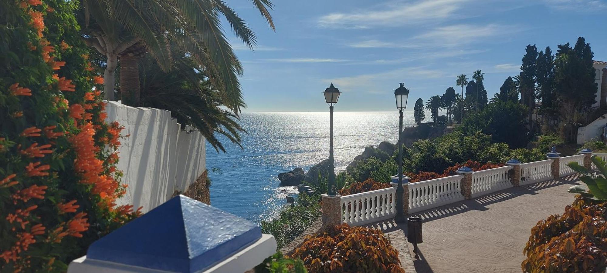 Апартаменти Spectacular Sea Views, 2 Bed,2 Bath Нерха Екстер'єр фото